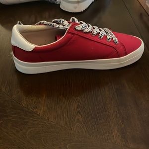 Tommy Hilfiger Size 9m tennis shoes. Gently worn and very clean